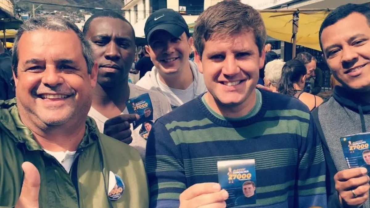 Maicon Gonçalves com apoiadores durante a campanha de 2016