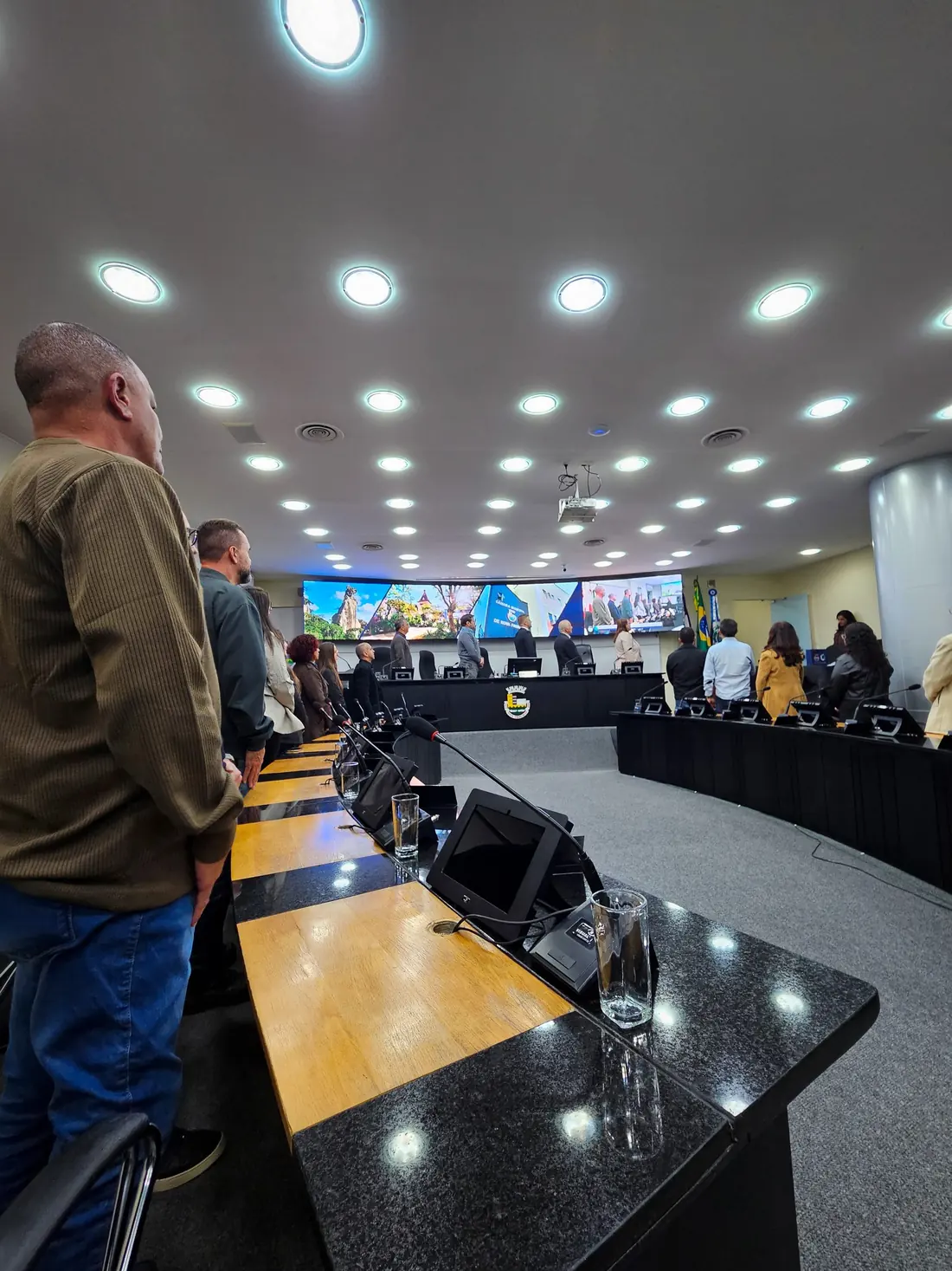 Foto 5 de 6: Câmara Municipal de Nova Friburgo celebra 30 anos da Estácio de Sá em Sessão Solene